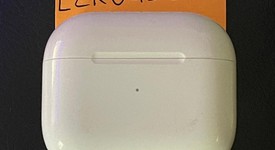 Used
													Apple AirPods 3rd Gen - Lightning Case, photo 2 of 5