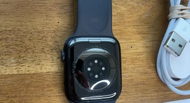 Good
													Apple Watch Series 7 45mm - Unlocked, Midnight, A2477 - Cellular, Aluminum, photo 3 of 7