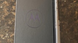 Mint
													Motorola Razr (2024) - Straight Talk, Gray, 256 GB, 8 GB, photo 1 of 9