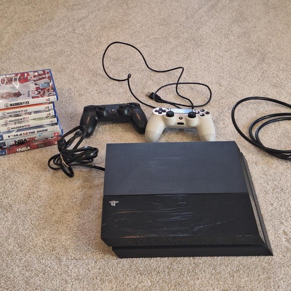 PlayStation 4 - 500 GB, Black, Standard