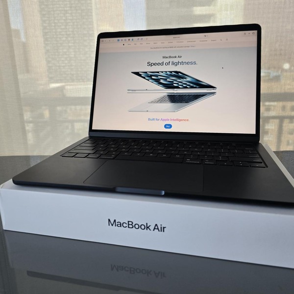 MacBook Air 2022 (M2) - 13 inch - 256 GB, Midnight, 8 GB, Apple M2