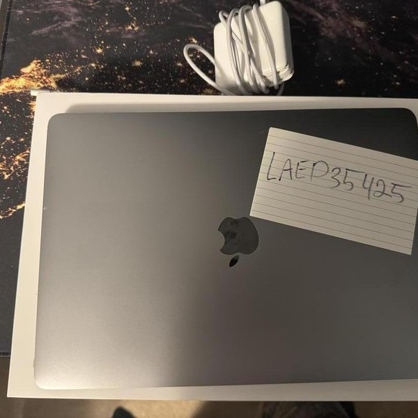 MacBook Pro 2020 - 13 inch - 256 GB, Silver, 8 GB, Apple M1