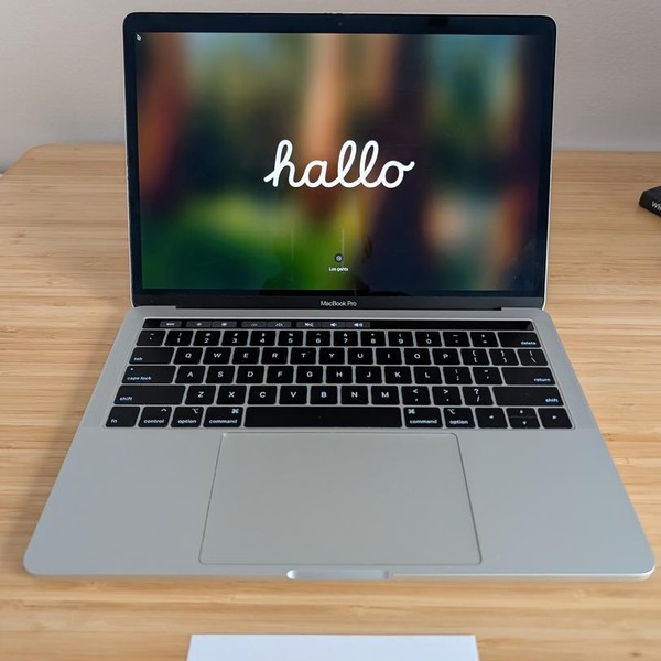 MacBook Pro 2019 - 13 inch - I5, Silver, 256 GB, 8 GB