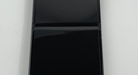 Good
													Samsung Galaxy Z Flip3 5G - Unlocked, Black, 128 GB, 8 GB, SM-F711U1, photo 3 of 9