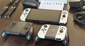 Mint
													Nintendo Switch - OLED - White, 64 GB, photo 1 of 9