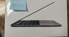 New
													MacBook Pro 2018 (With Touch Bar) - 13" - I7, Gray, 1 TB, 16 GB, photo 1 of 5