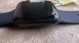 Fair
													Apple Watch SE 1st Gen 40mm - Gray, A2351 - GPS, Aluminum, photo 5 of 12