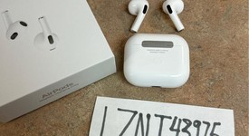 Used
													Apple AirPods 3rd Gen - MagSafe Case, photo 4 of 6