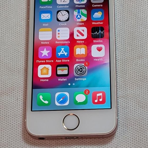 Apple iPhone SE 1st Gen 2016 - Unlocked, 16 GB, Rose Gold, A1662