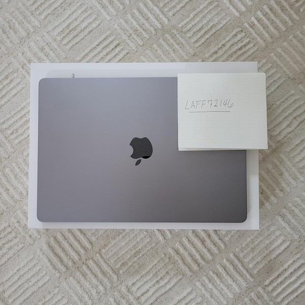 MacBook Air 2024 (M3) - 15 inch - 512 GB, Gray, 8 GB, Apple M3, 10-core GPU