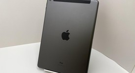 Good
													Apple iPad 7th Gen - Unlocked, Gray, 32 GB, A2200, photo 3 of 5
