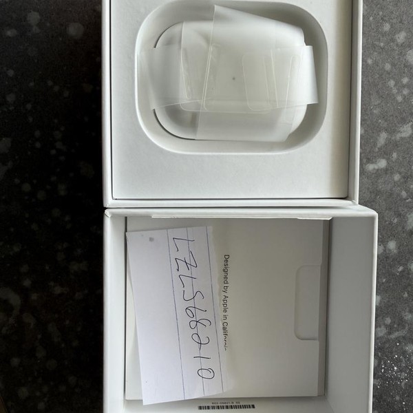 Apple AirPods Pro 2 - Lightning