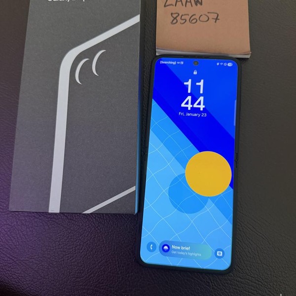 Samsung Galaxy Z Flip7 FE - Unlocked, Black, 128 GB, 8 GB, SM-F761U1