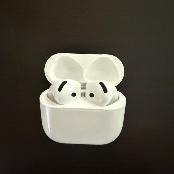 Apple AirPods (4th Gen) - Standard