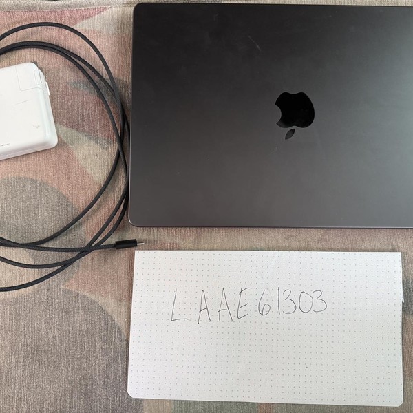 MacBook Pro Late 2023 (M3) - 14 inch - 1 TB, Black, 18 GB, Apple M3 Pro 12-core, 18-core GPU