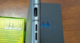 Mint
													Motorola Razr (2024) - Unlocked, Gray, 256 GB, 8 GB, photo 5 of 9