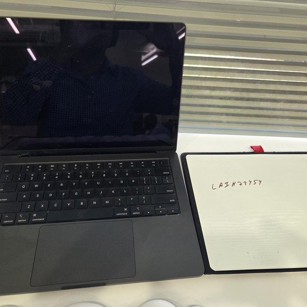 MacBook Pro 2026 - 14 inch (M5) - 1 TB, Space Black, 24 GB, Apple M5, Standard Display