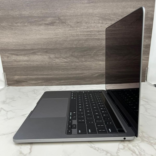 MacBook Pro 2020 - 13 inch - 256 GB, Gray, 8 GB, Apple M1