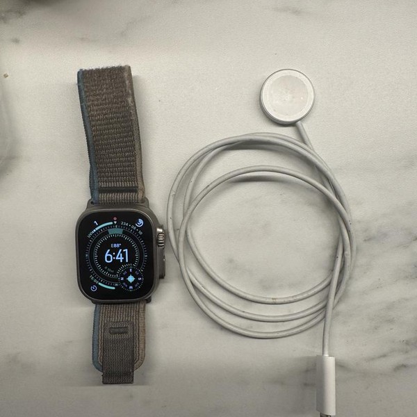 Apple Watch Ultra 49mm - Verizon, Titanium, A2622