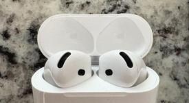 Used
													Apple AirPods 4th Gen - Active Noise Cancellation, photo 1 of 6