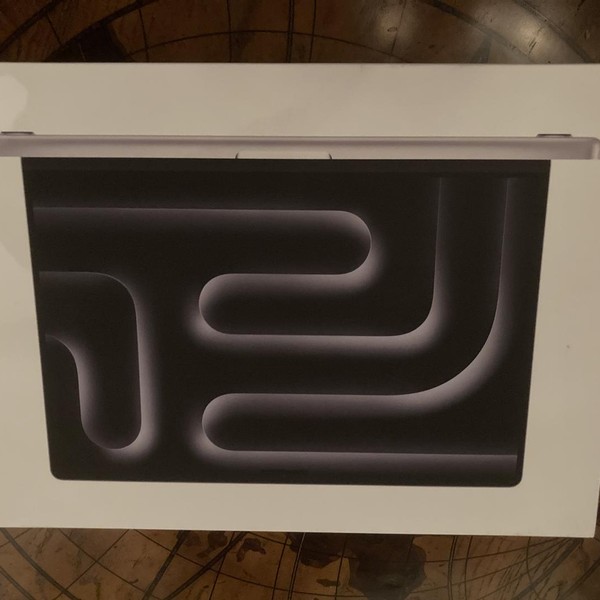 MacBook Pro 2024 - 16 inch - 512 GB, Silver, 24 GB, Apple M4 Pro 14-core