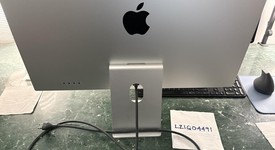 Good
													Apple Studio Display 2022 - Standard Glass, Tilt Adjustable Stand, photo 2 of 10