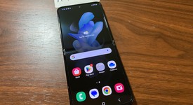 Good
													Samsung Galaxy Z Flip4 5G - Unlocked, Graphite, 256 GB, 8 GB, SM-F721U1, photo 1 of 4