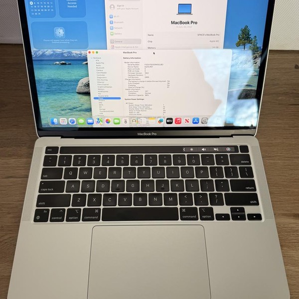MacBook Pro 2022 - 13 inch - 1 TB, Silver, 24 GB, Apple M2