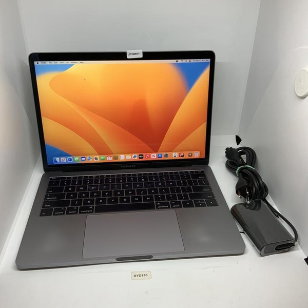 MacBook Pro 2017 (No Touch Bar) - 13 inch - 256 GB, Gray, 8 GB, Intel Core i5