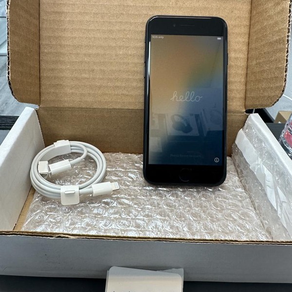 Apple iPhone SE 3rd Gen 2022 - Unlocked, 64 GB, Midnight, A2595