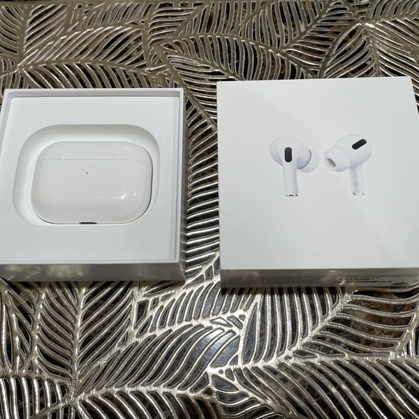 Apple AirPods Pro - MagSafe Case