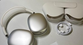 Used
													Apple AirPods Max USB-C - Starlight, photo 1 of 8