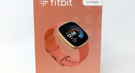 New
													Fitbit Versa 4 - Rose Gold, photo 3 of 4