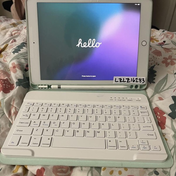 Apple iPad 7th Gen - Unlocked, 128 GB, Gold, A2200