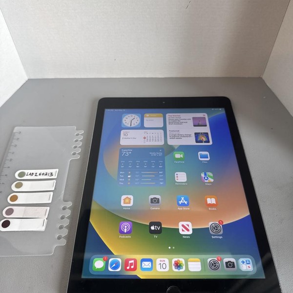 Apple iPad (6th Gen) - Wi-Fi, 128 GB, Gray, A1893