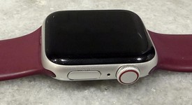 Fair
													Apple Watch SE 1st Gen 40mm - Unlocked, Silver, A2353 - Cellular, Aluminum, photo 5 of 6
