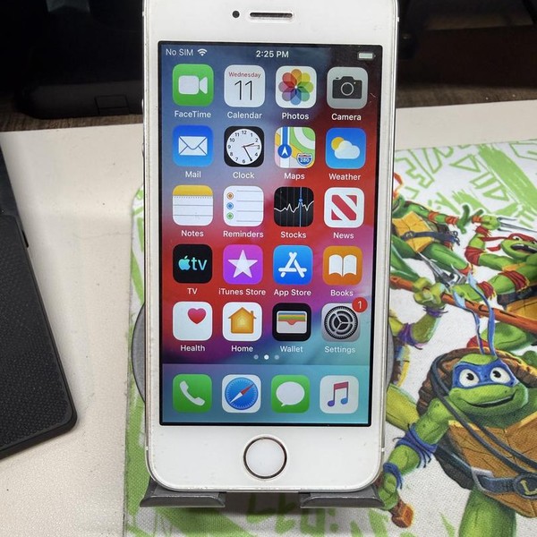 Apple iPhone 5S - Unlocked, 16 GB, Silver, A1533