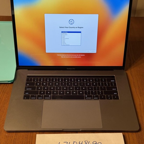 MacBook Pro 2017 (With Touch Bar) - 15 inch - I7, Silver, 256 GB, 16 GB