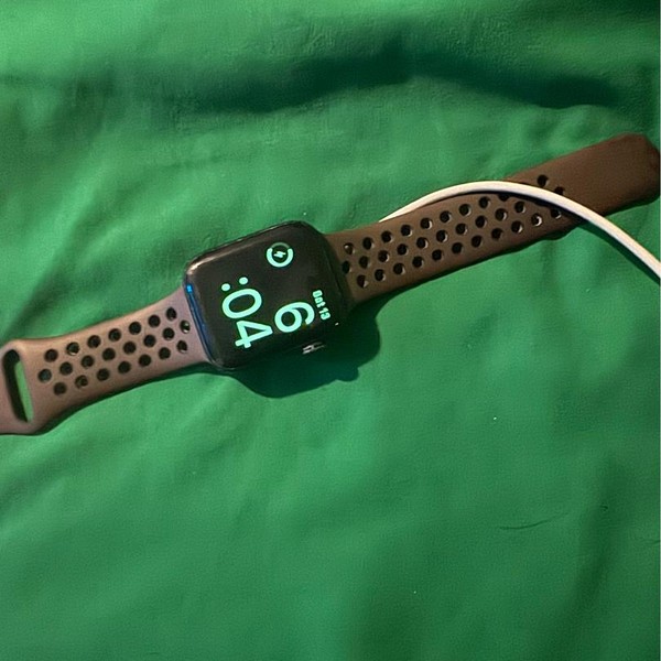 Apple Watch SE (2nd Gen) 44mm - Midnight, A2723 - GPS, Aluminum