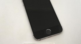 Good
													Apple iPhone SE 1st Gen 2016 - Boost, Grey, 32 GB, A1723, photo 3 of 12