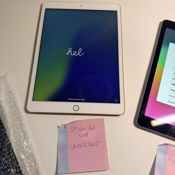 Apple iPad (8th Gen) - Wi-Fi, 32 GB, Gold, A2270