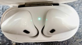 Used
													Apple AirPods 1st Gen - Lightning Case, photo 5 of 7