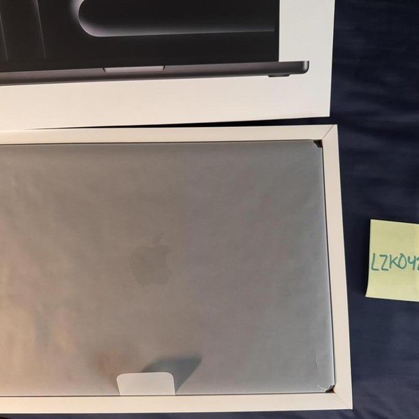 MacBook Pro Late 2023 (M3) - 14 inch - 1 TB, Black, 18 GB, Apple M3 Pro 12-core, 18-core GPU