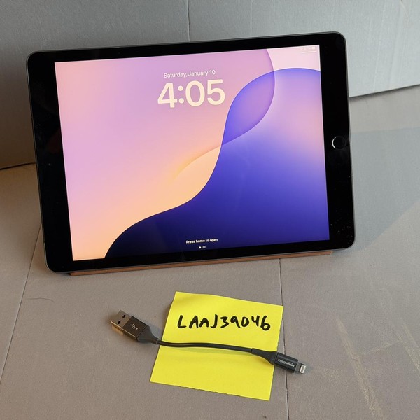 Apple iPad 7th Gen - Unlocked, 32 GB, Gray, A2200