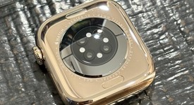 Good
													Apple Watch Series 10 42mm - Unlocked, Gold, A3001 - Cellular, Titanium, photo 5 of 9