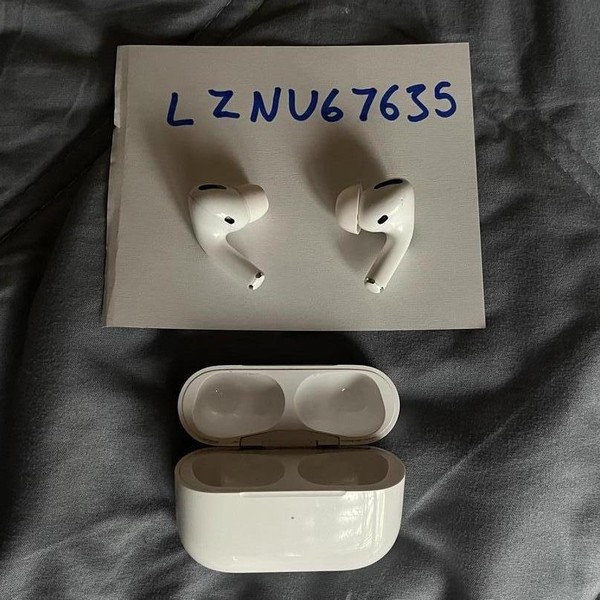 Apple AirPods Pro - MagSafe Case