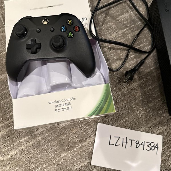 Xbox One X (2017) - Black, Standard