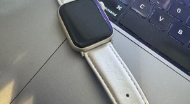 Good
													Apple Watch SE 2nd Gen 40mm - Unlocked, Starlight, A2726 - Cellular, Aluminum, photo 1 of 2