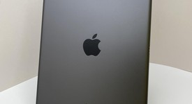 Good
													Apple iPad 7th Gen - Unlocked, Gray, 32 GB, A2200, photo 4 of 6