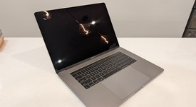 Good
													MacBook Pro 2017 (With Touch Bar) - 15" - I7, Gray, 512 GB, 16 GB, photo 4 of 9